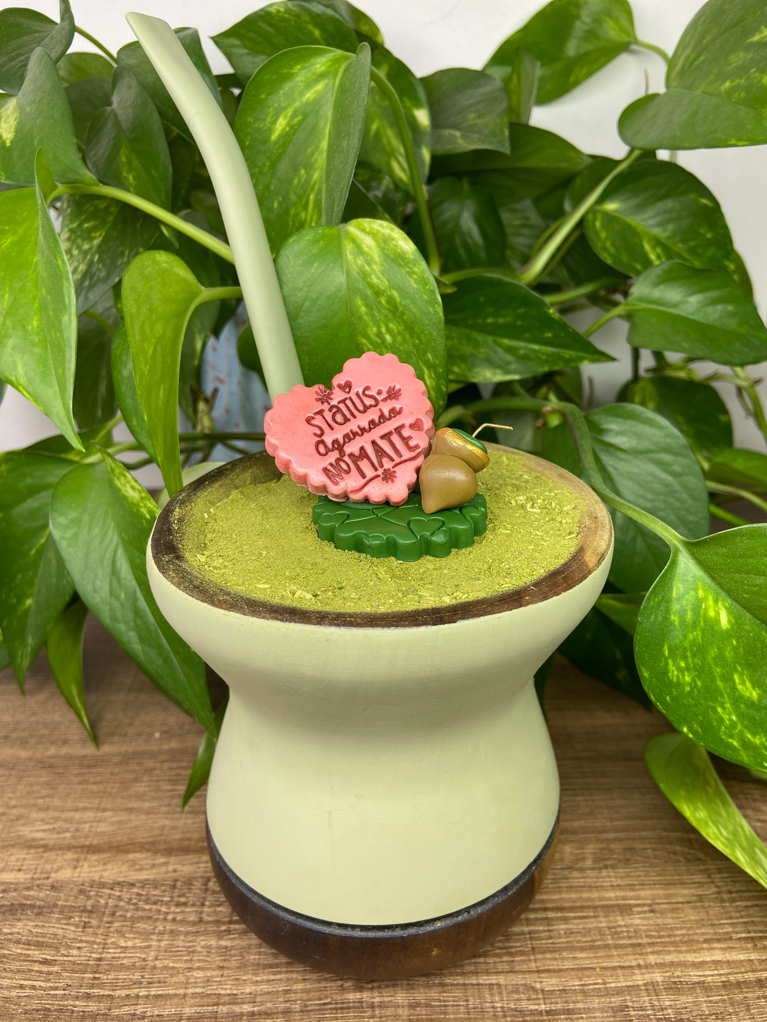 Status agarrada no mate coração | enfeite de chimarrão