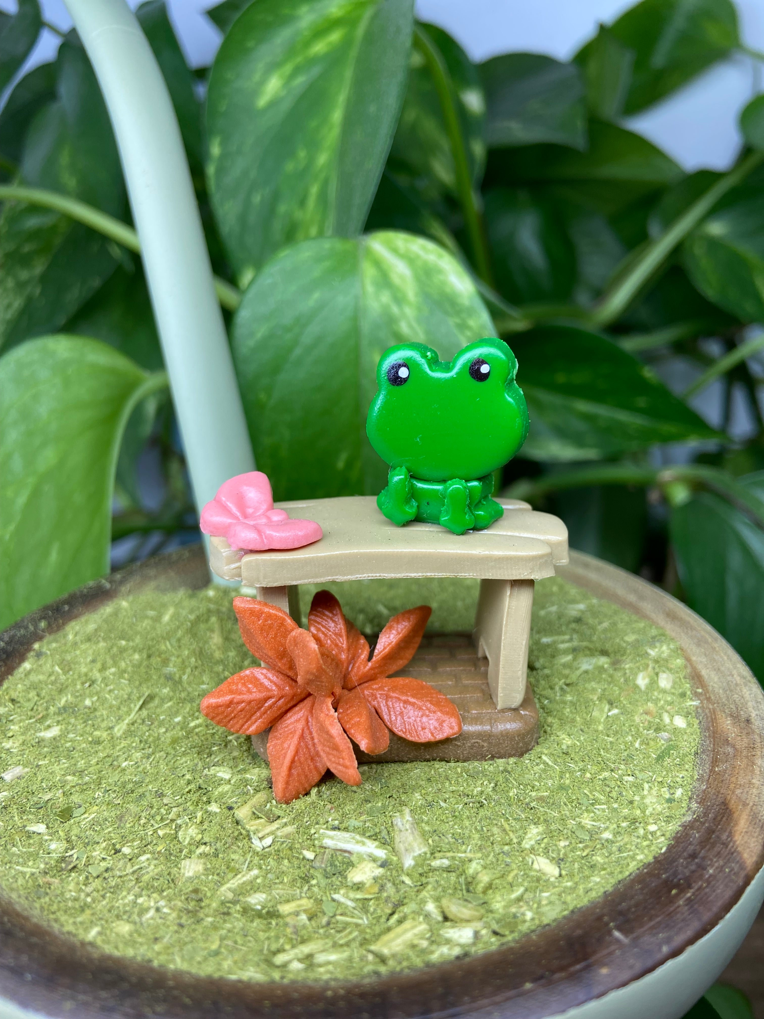 Sapinho no banco | enfeite de chimarrão