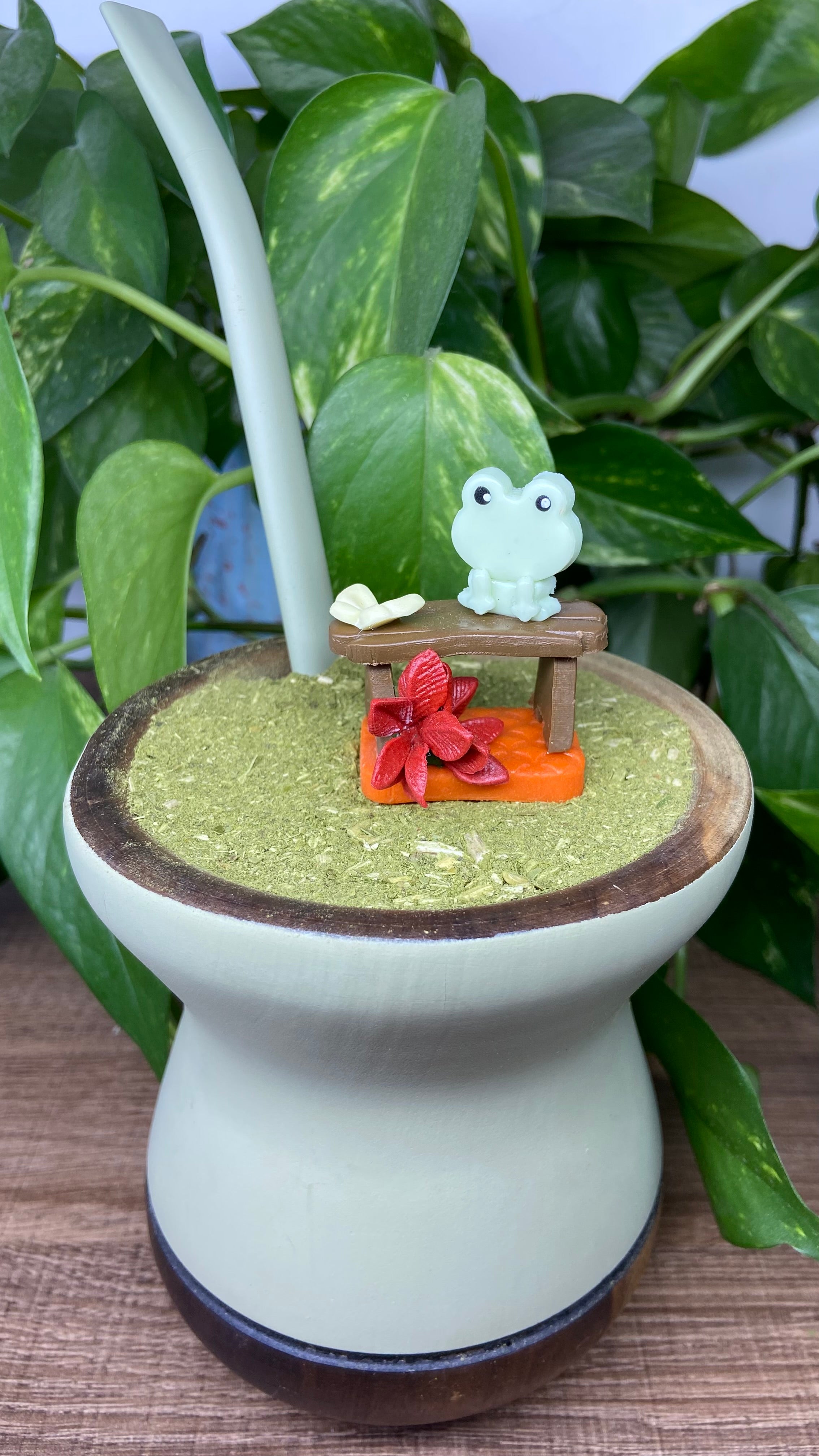 Sapinho no banco | enfeite de chimarrão