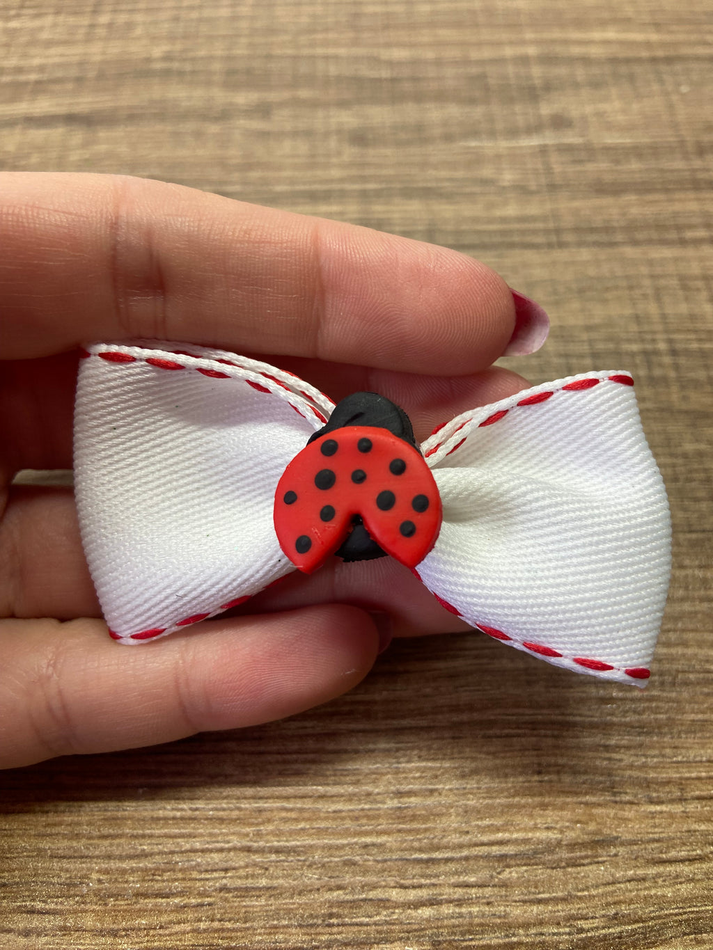 Laços de cabelo pequeno joaninha