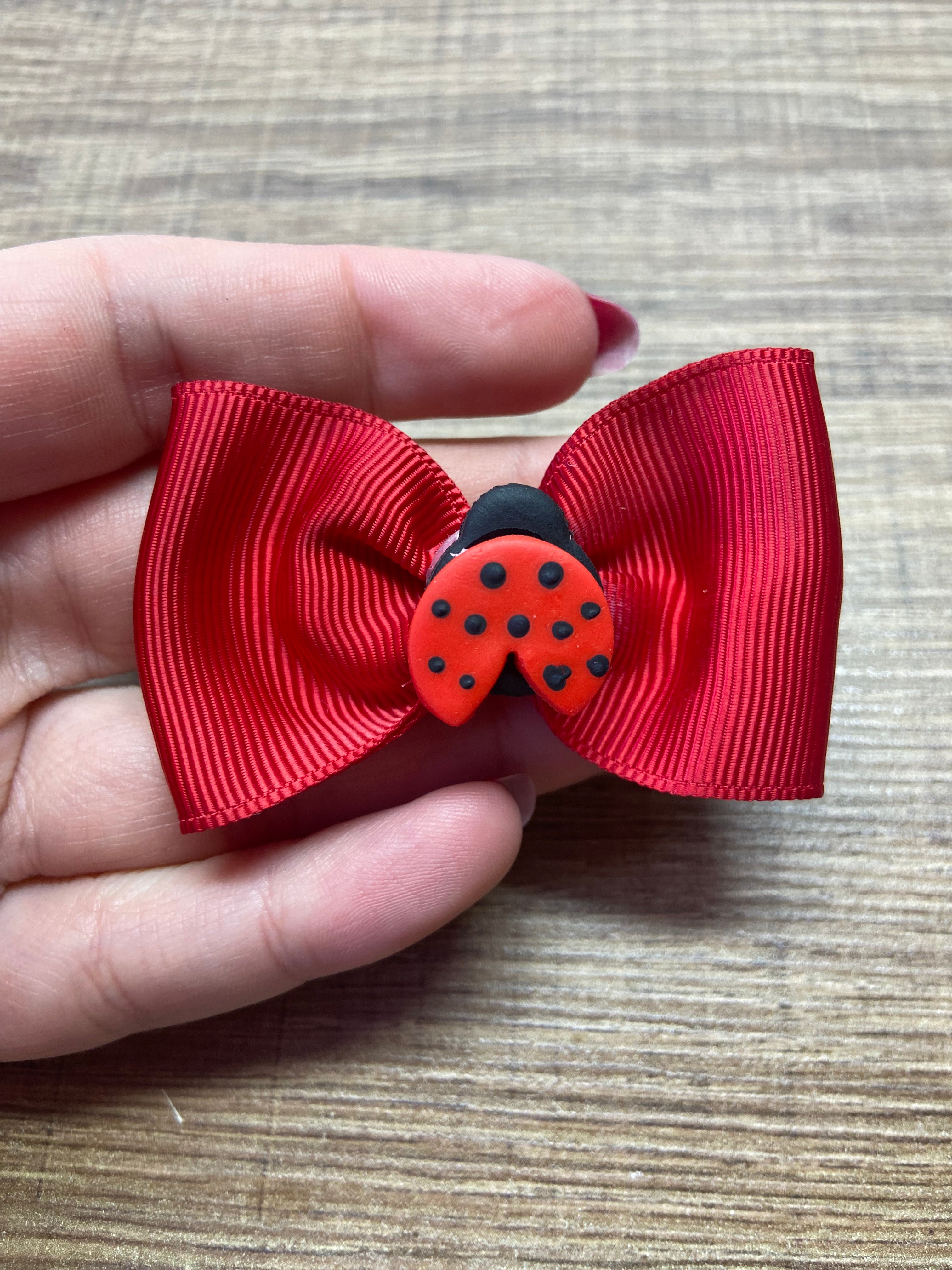 Laços de cabelo pequeno joaninha