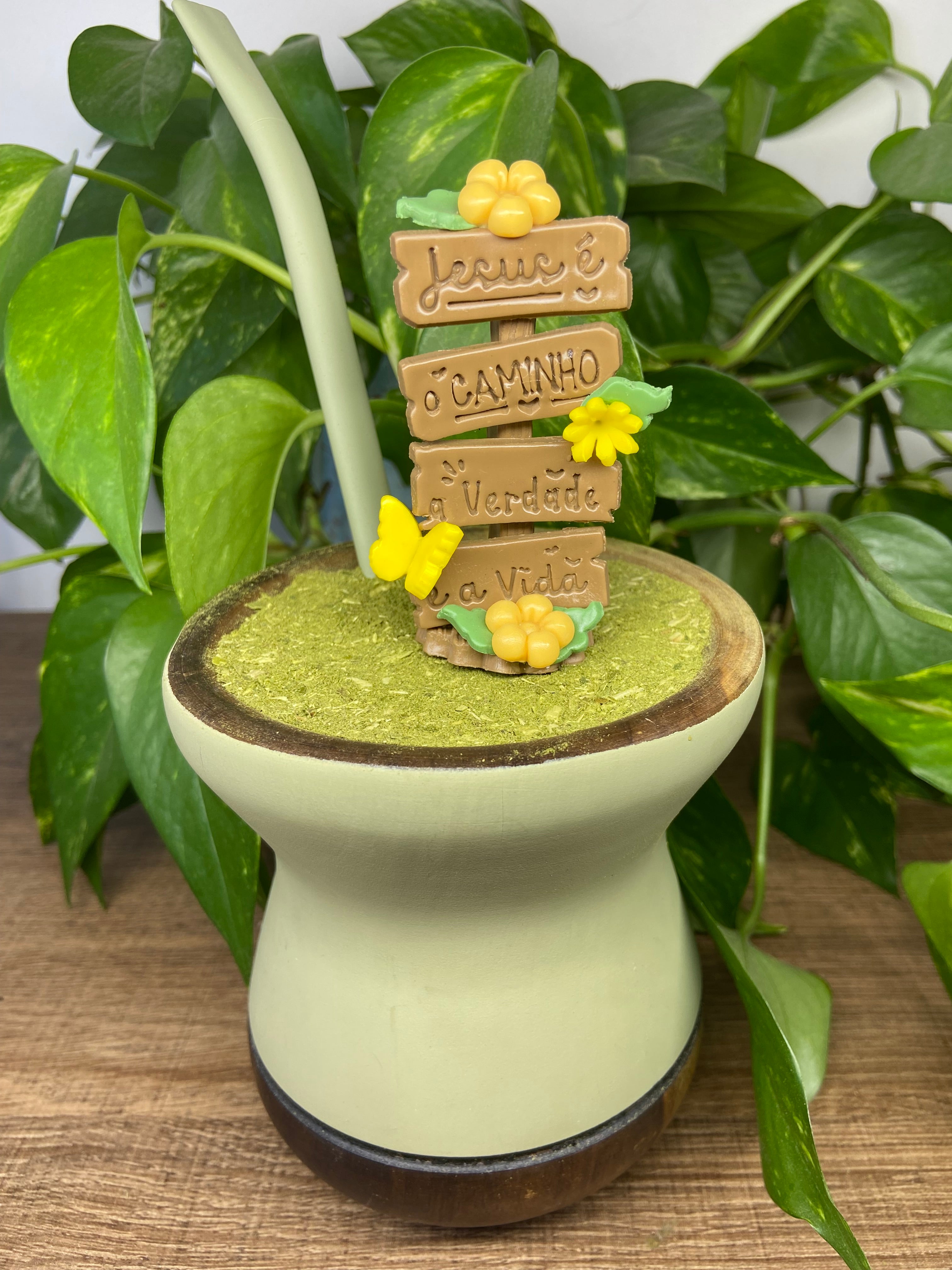 Plaquinha grande Jesus é | enfeite de chimarrão