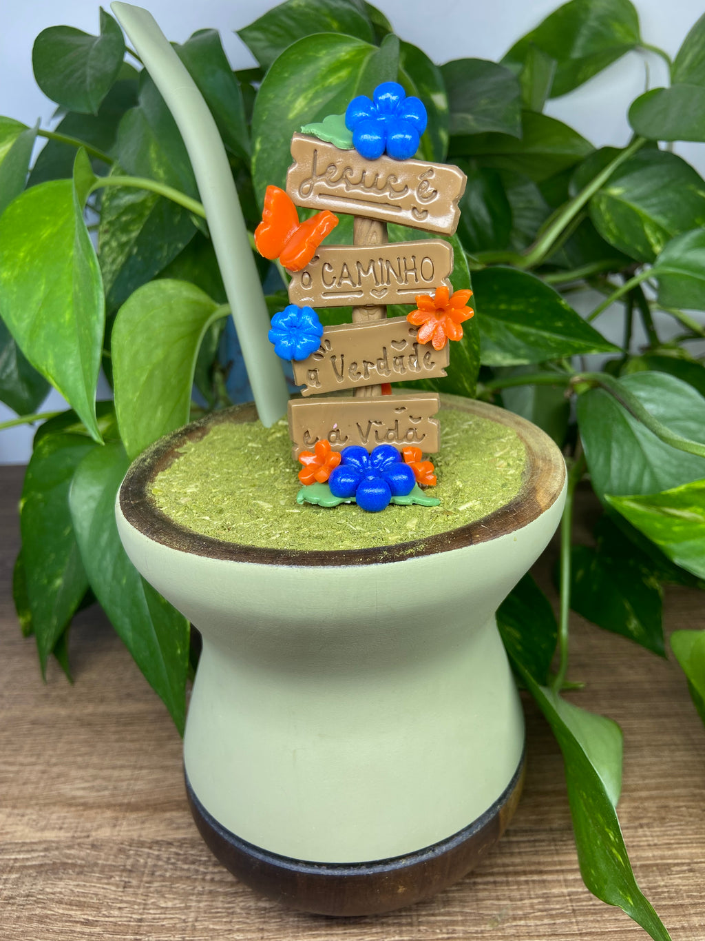 Plaquinha grande Jesus é | enfeite de chimarrão