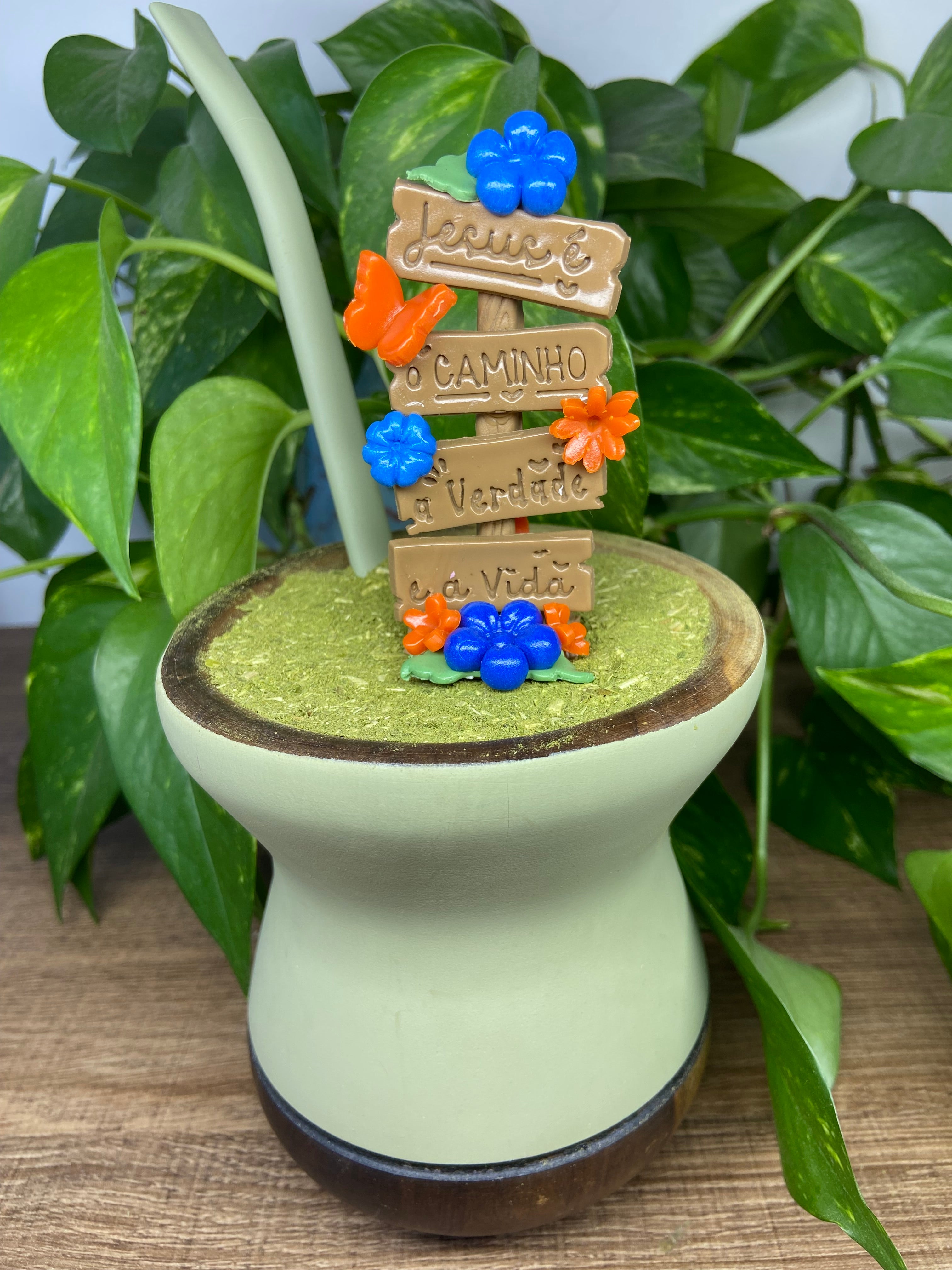 Plaquinha grande Jesus é | enfeite de chimarrão