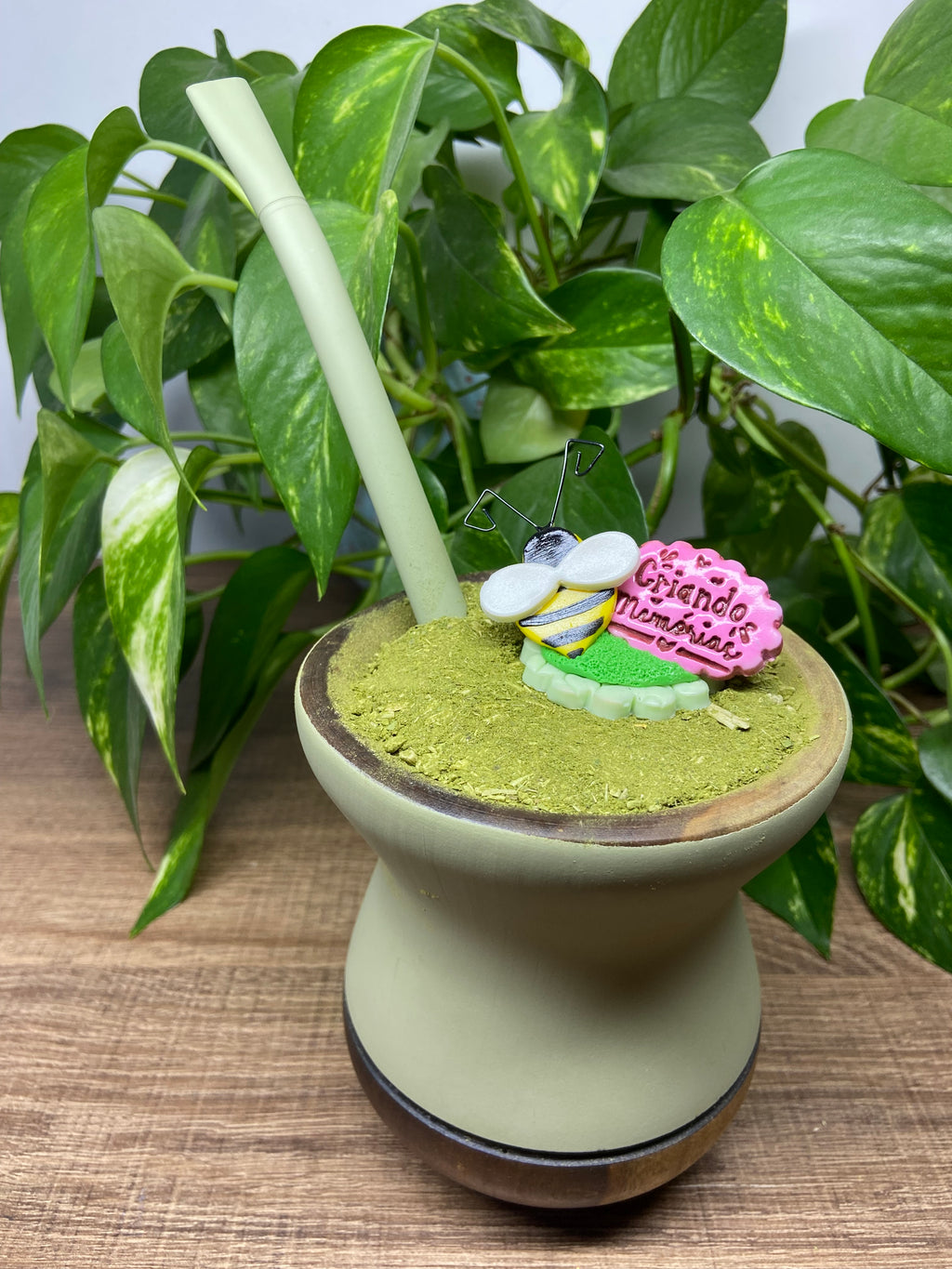 Criando memórias Abelha | enfeite de chimarrão