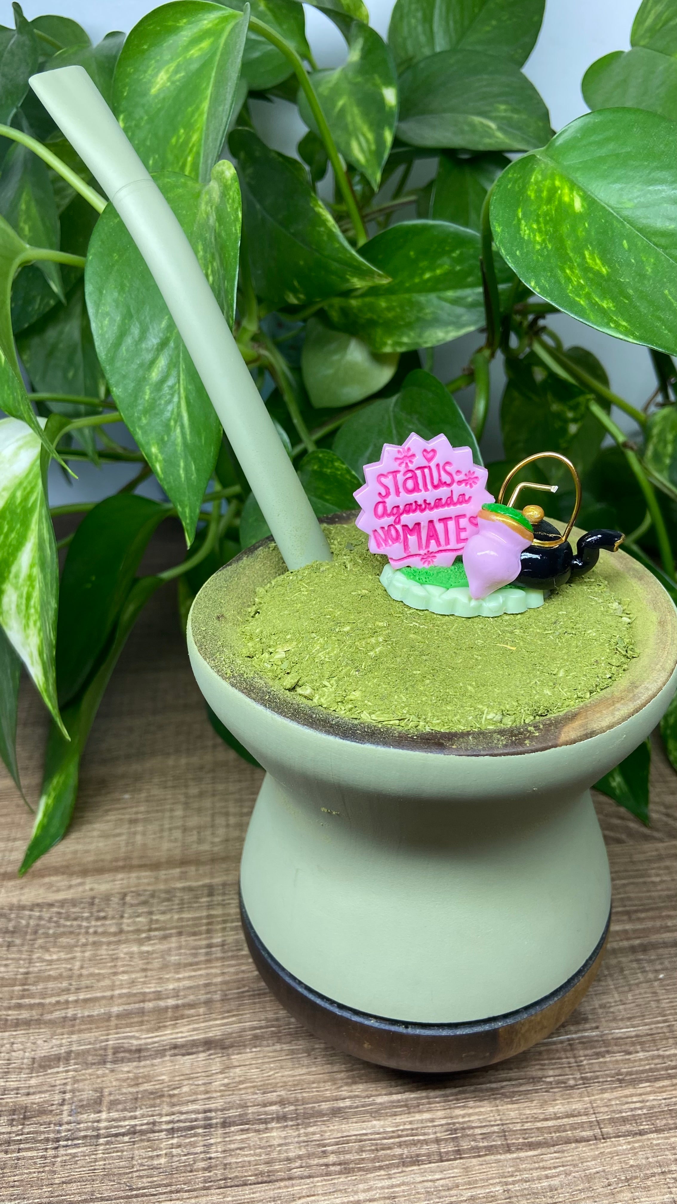 Status agarrada no Mate | enfeite de chimarrão