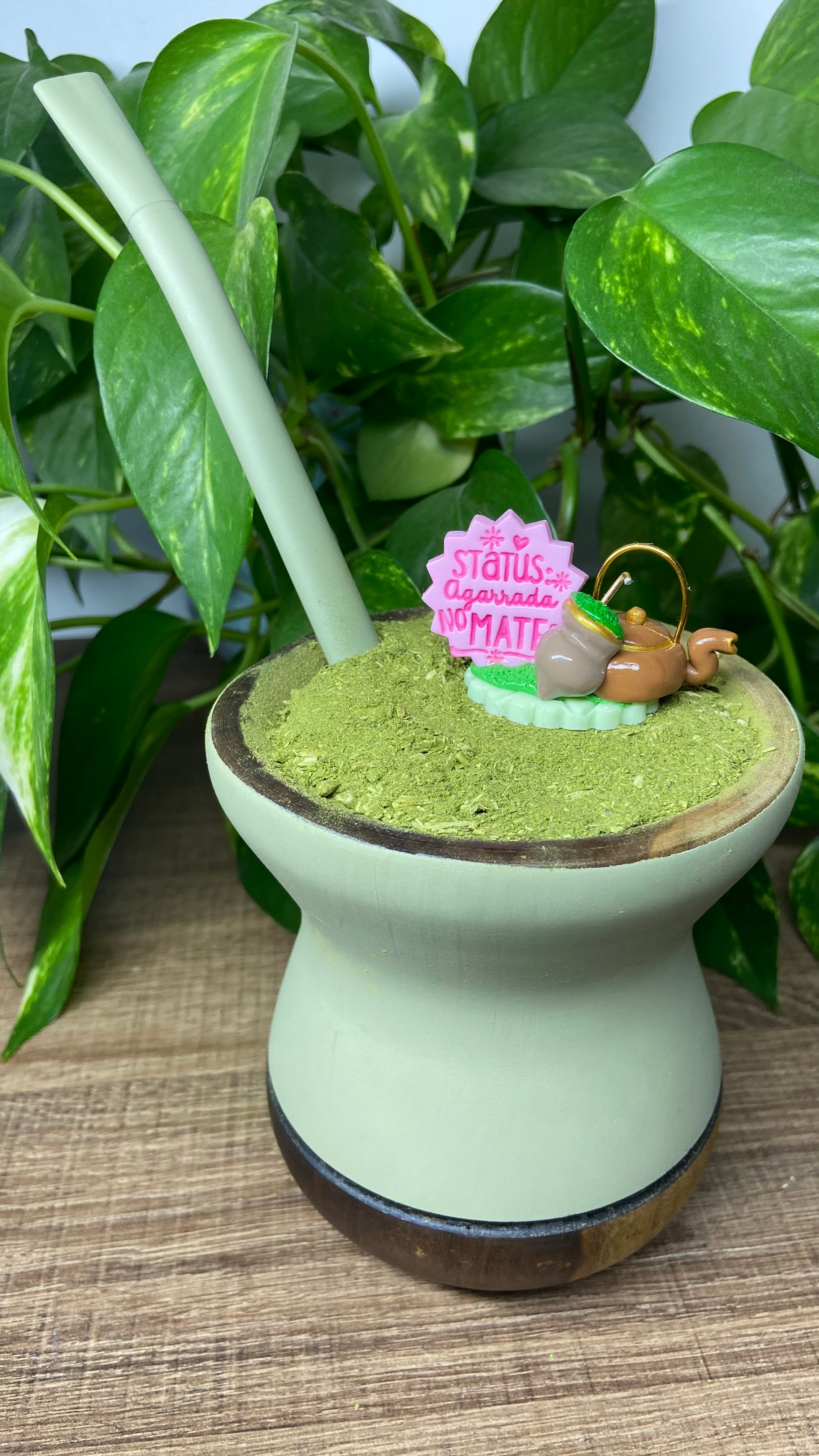 Status agarrada no Mate | enfeite de chimarrão