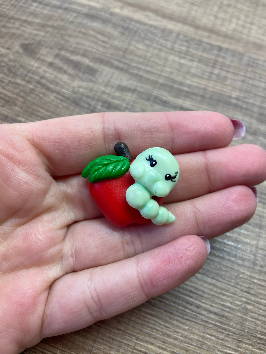 Imã Lagartinha na Maçã