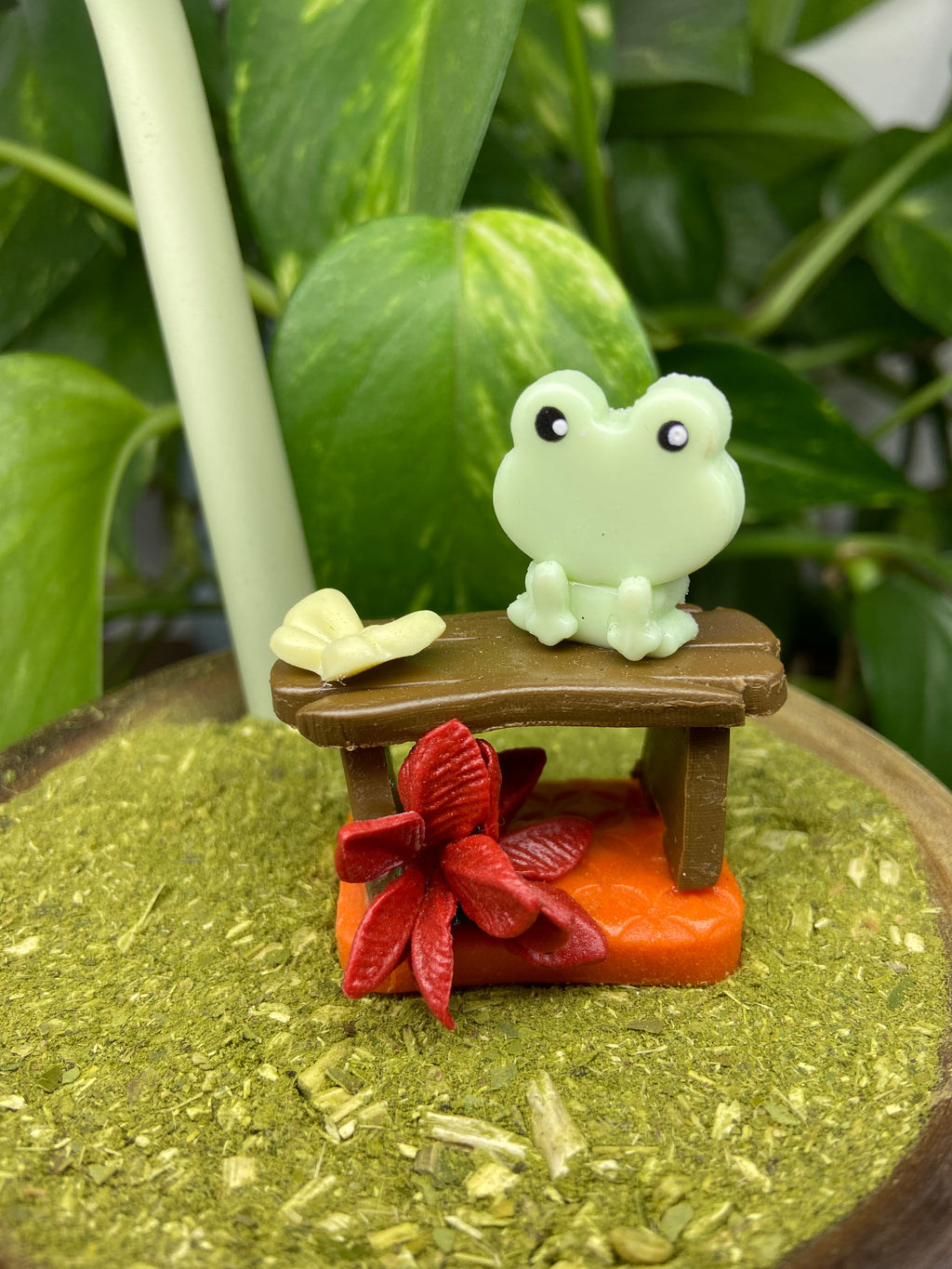 Sapinho no banco | enfeite de chimarrão