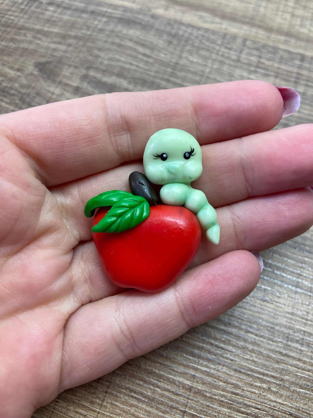 Imã Lagartinha na Maçã