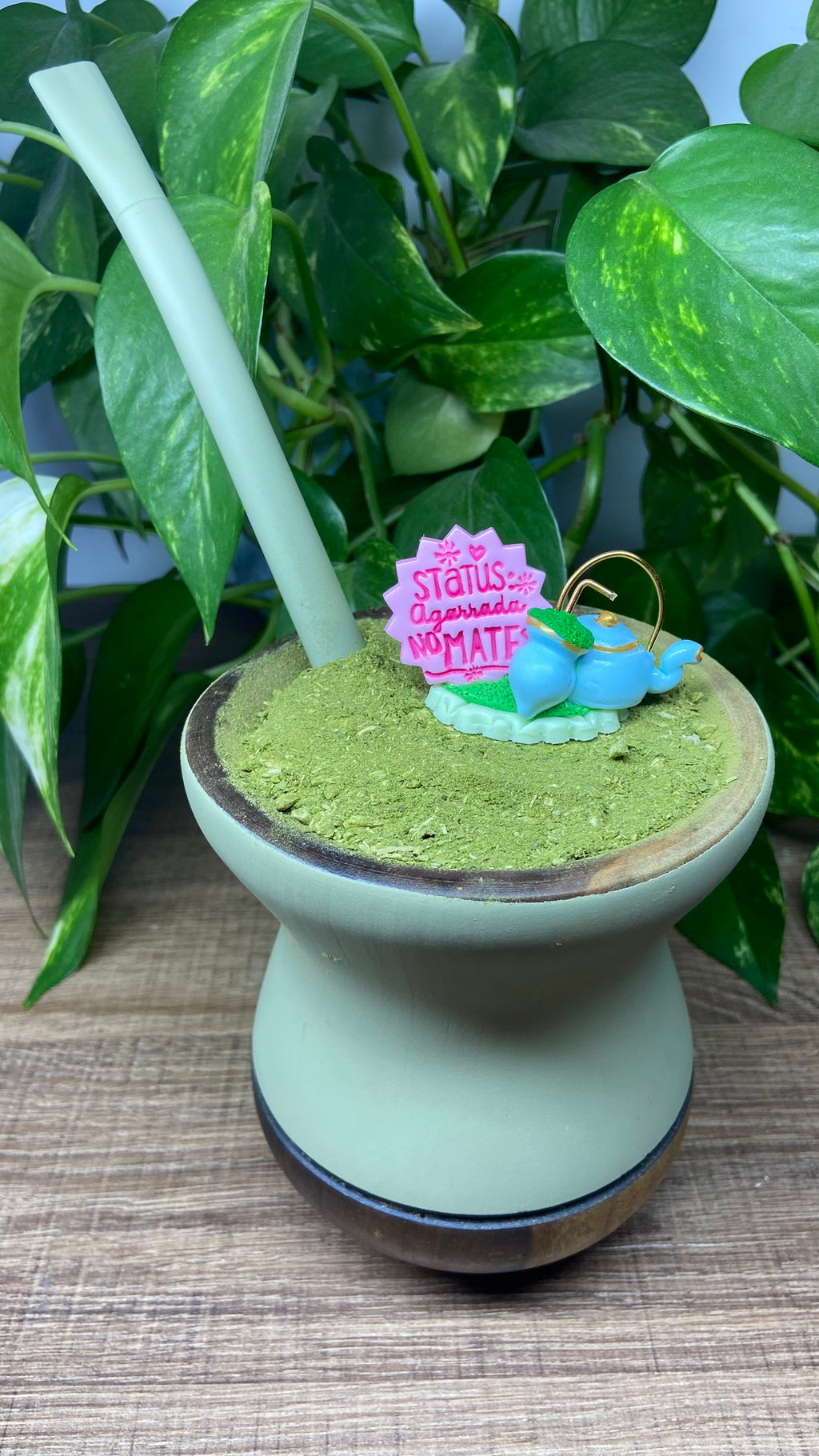 Status agarrada no Mate | enfeite de chimarrão