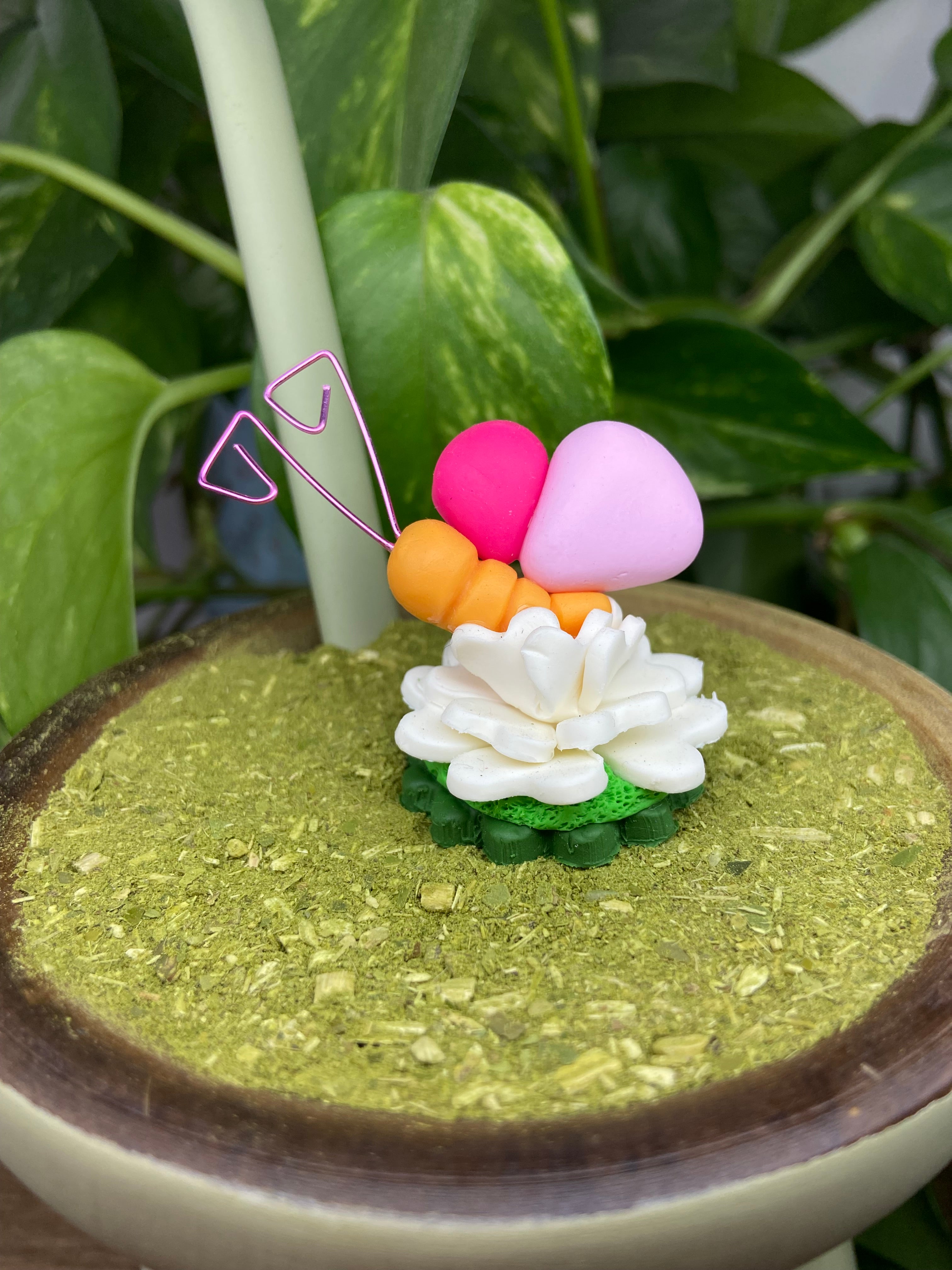 Borboletinha na flor | enfeite de chimarrão