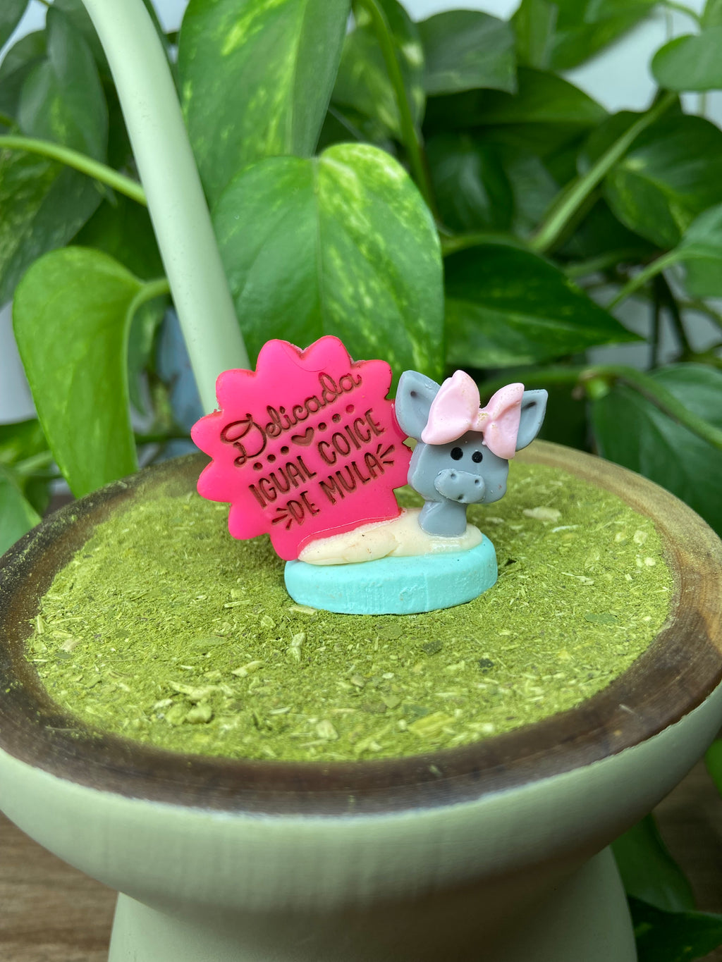 Delicada igual coice de mula| enfeite de chimarrão