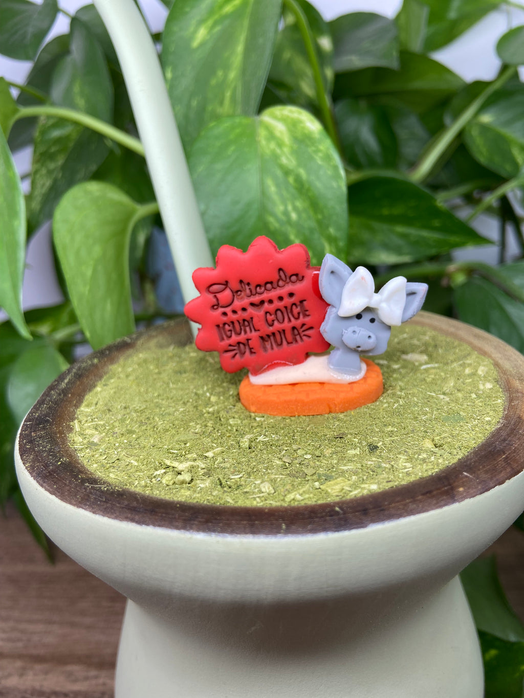 Delicada igual coice de mula| enfeite de chimarrão