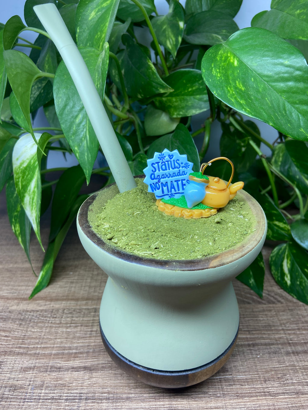 Status agarrada no Mate | enfeite de chimarrão