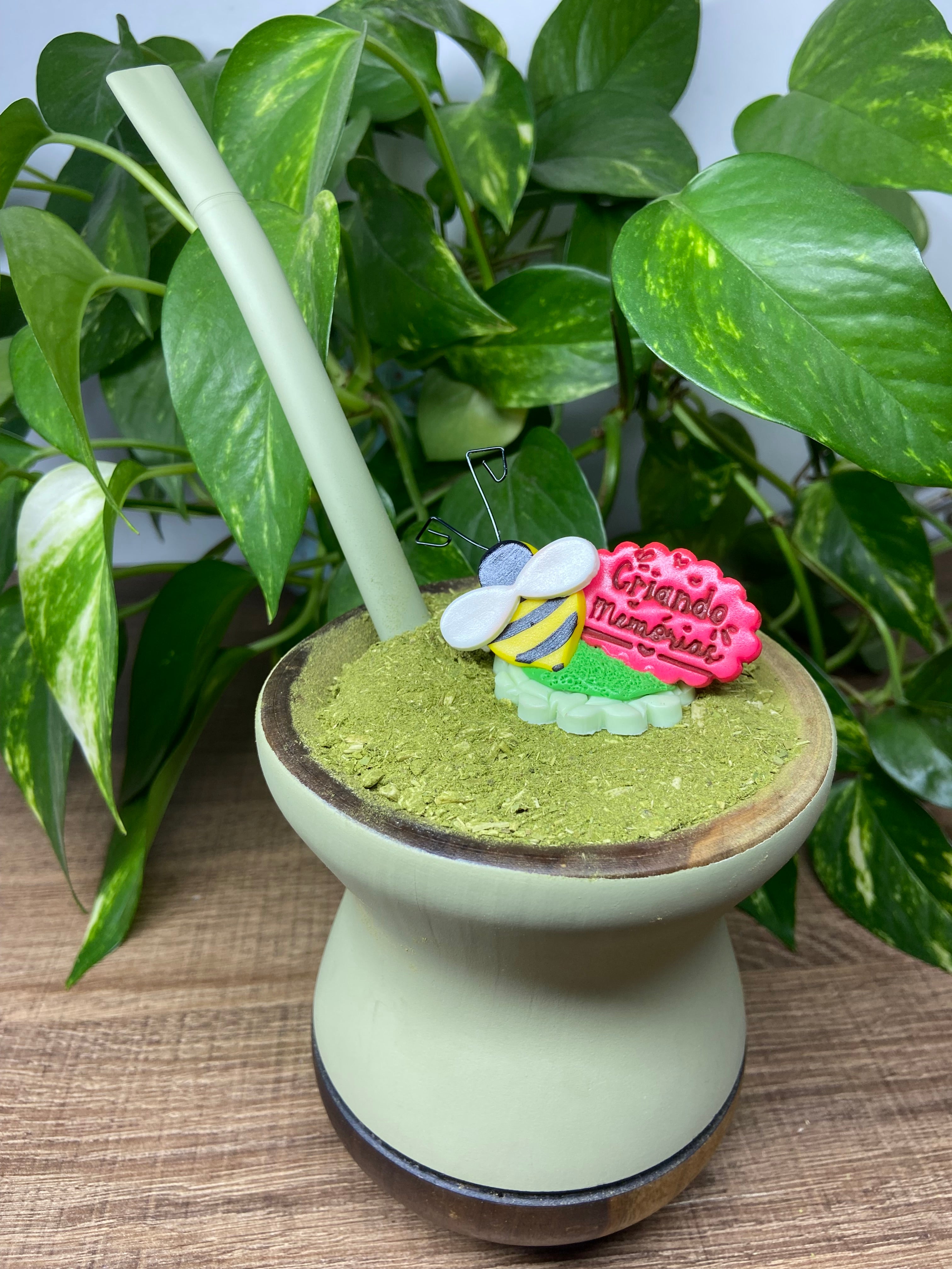 Criando memórias Abelha | enfeite de chimarrão