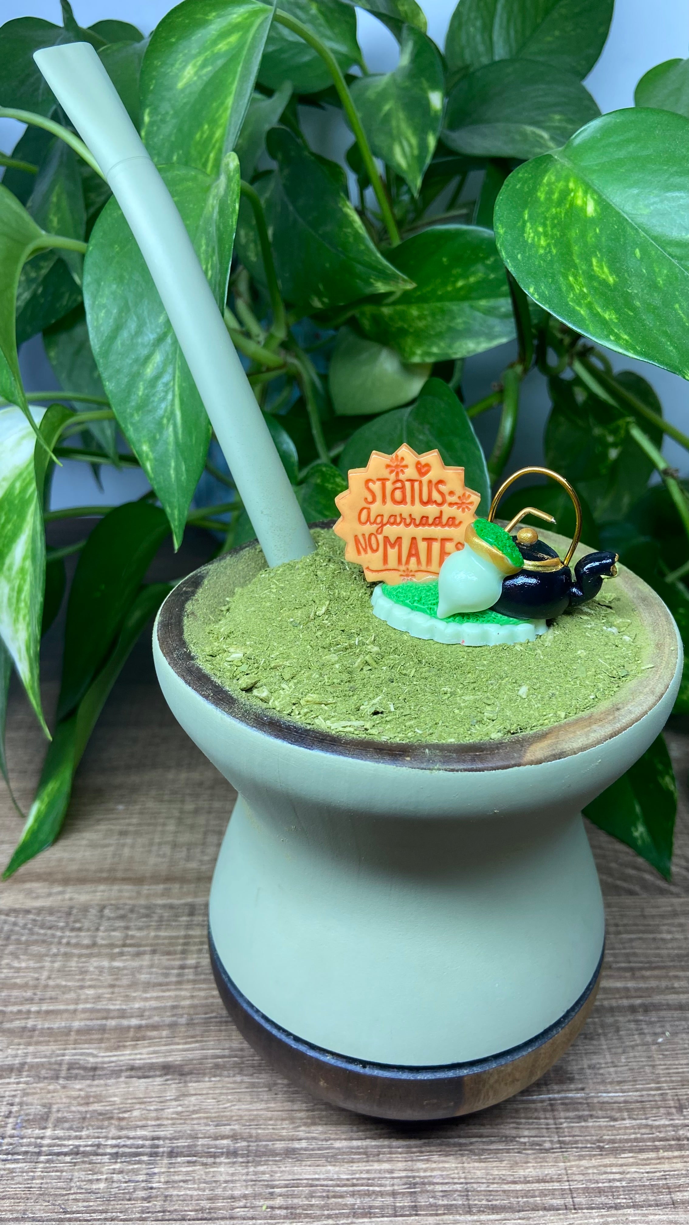 Status agarrada no Mate | enfeite de chimarrão